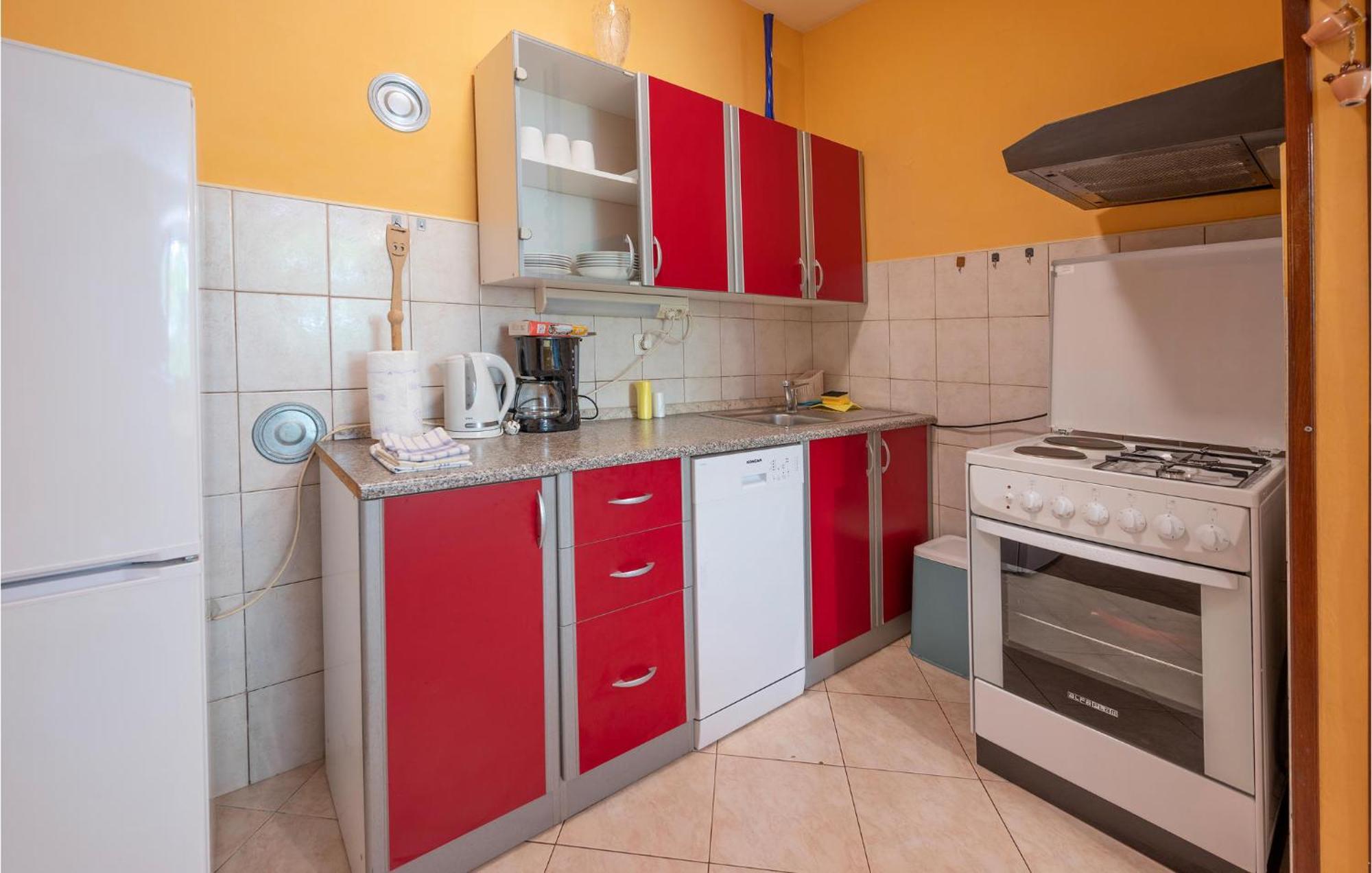 Cozy Apartment In Fazana With Kitchen Eksteriør bilde