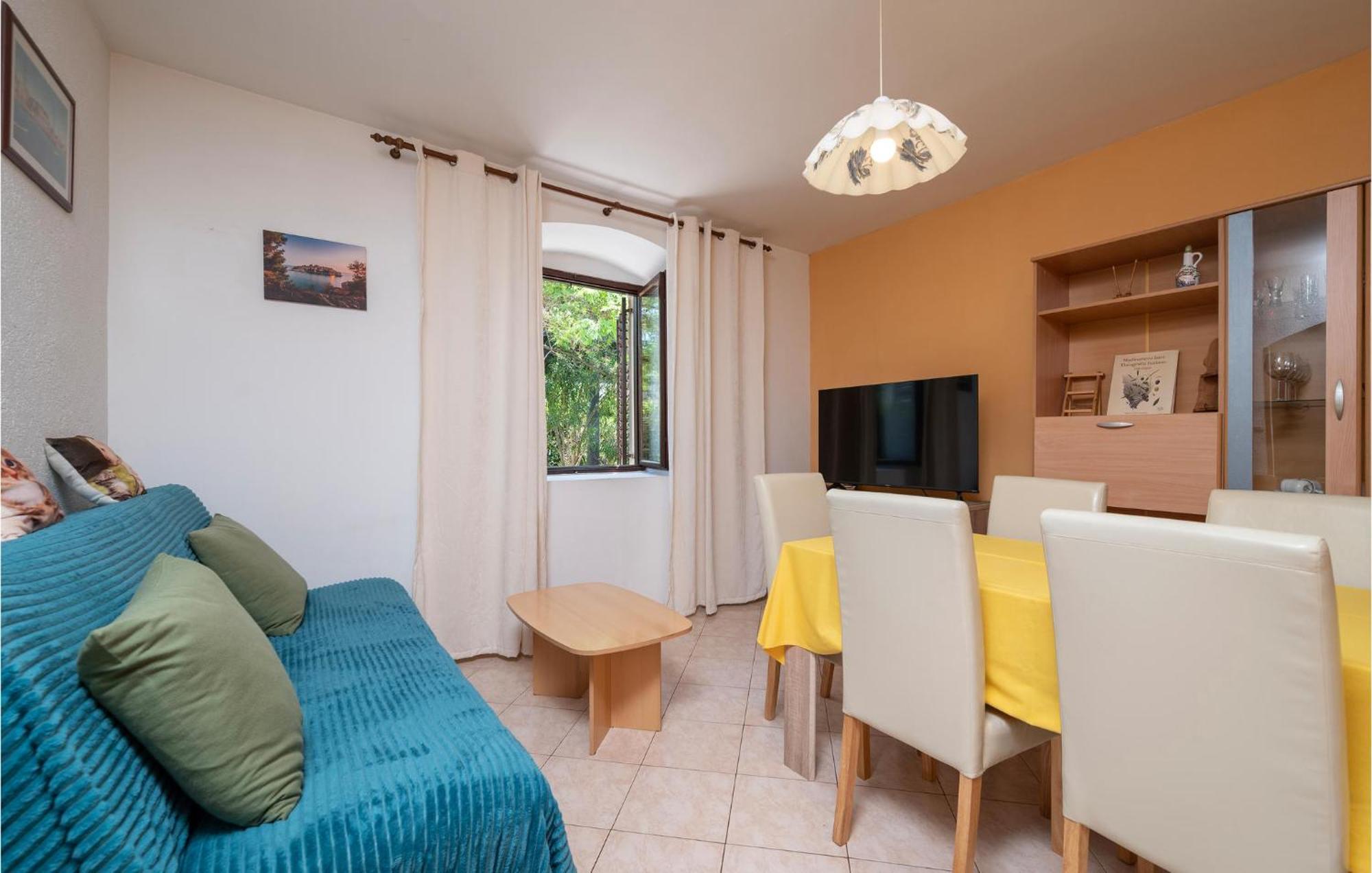Cozy Apartment In Fazana With Kitchen Eksteriør bilde